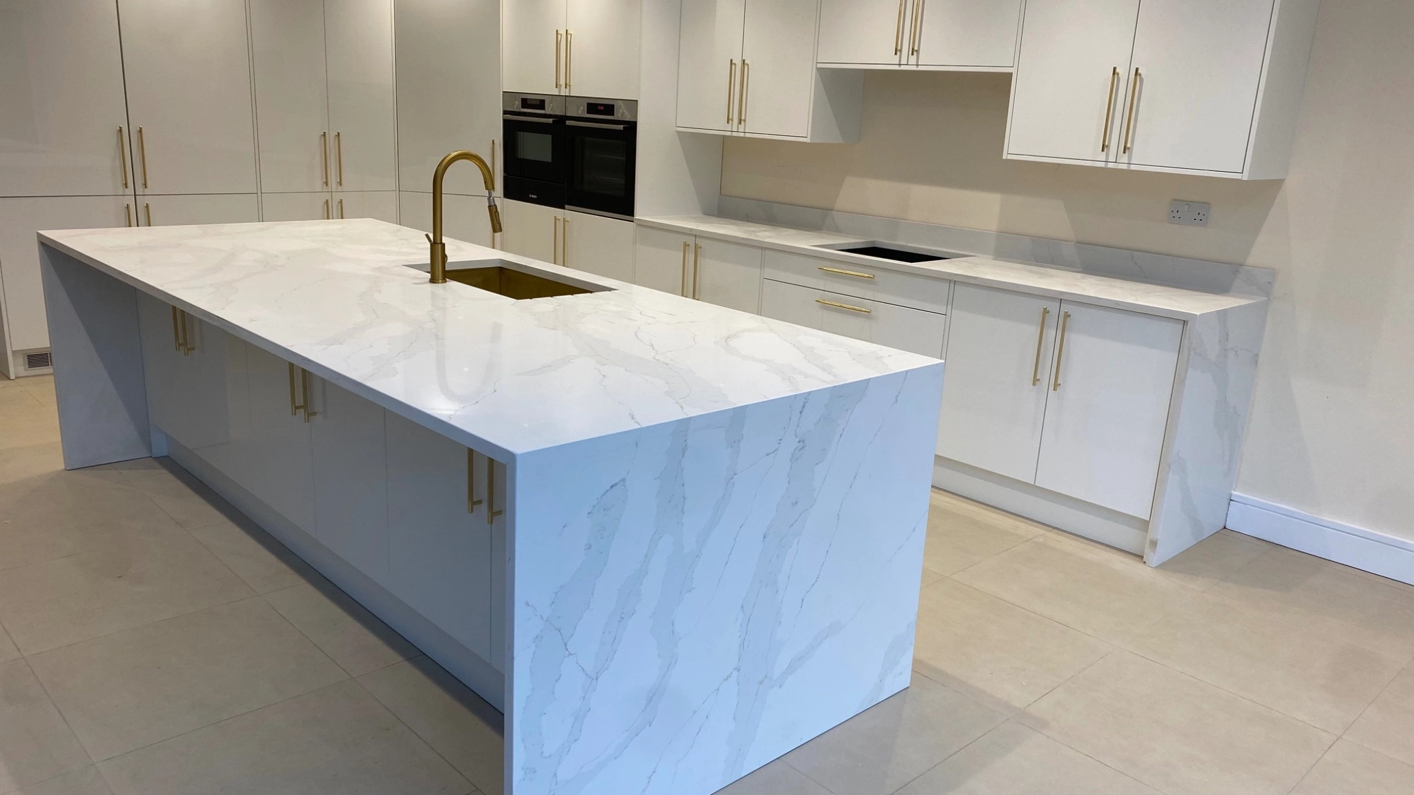 Calacatta Gold quartz island worktop with gold veining